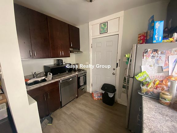 3rd image of 7014 N Paulina St #1