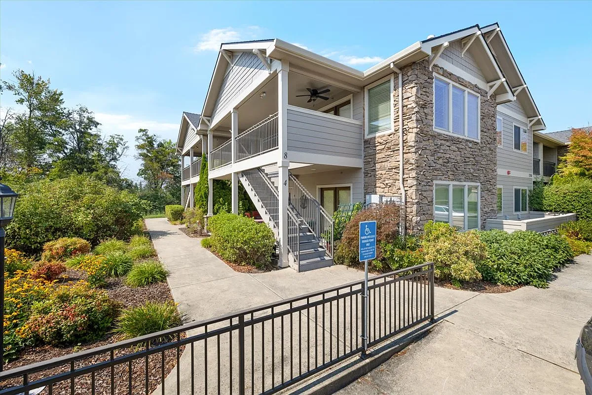 668, ID # 1280 Ashford Way #8 - 1 — Photo 2