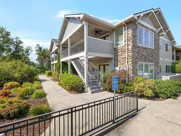 1280 Ashford Way #8 — Photo 2