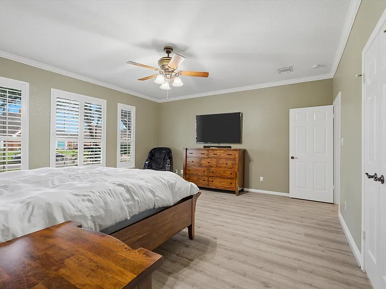 4704 Broadmoor Dr — Photo 11
