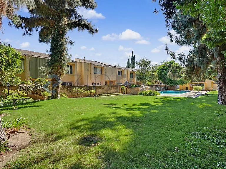 8633 Balboa Blvd #2 — Photo 19