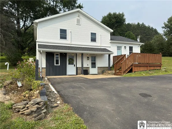 5544 Sugartown Rd, Great Valley, NY 14741