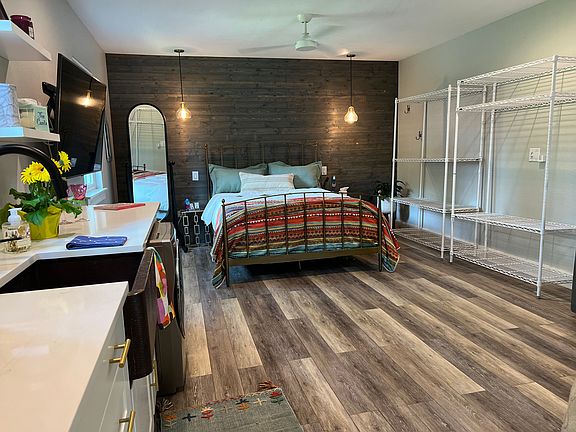5th image of 3006 Pinecrest Dr #B