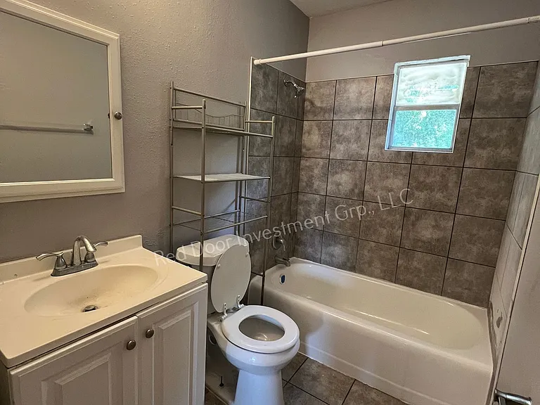 **August Move In Specials Riverside Apartments - Minutes to the River - Studio's, 1 Bedrooms, 2 B... — Photo 8
