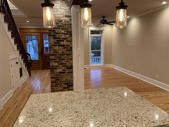 5th image of 135 Woodlawn Ave #1
