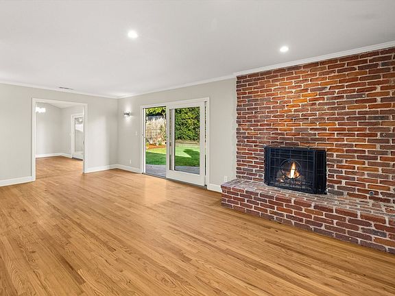 3rd image of 504 Consuelo Dr