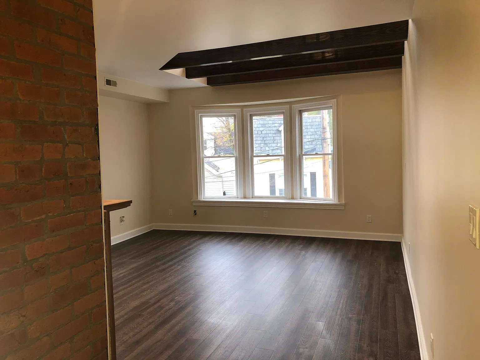 2127 Herrick Ave — Photo 4