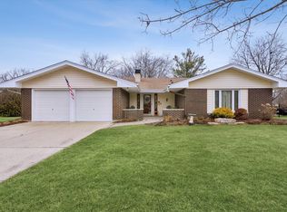 23W302 Cambridge Ct, Glen Ellyn, IL