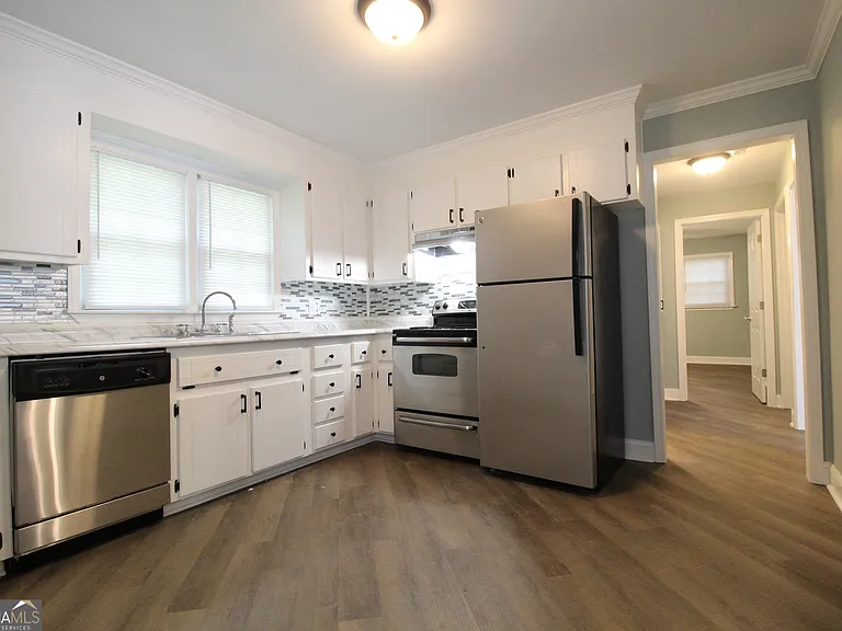 28 Lombardy Way SE — Photo 3