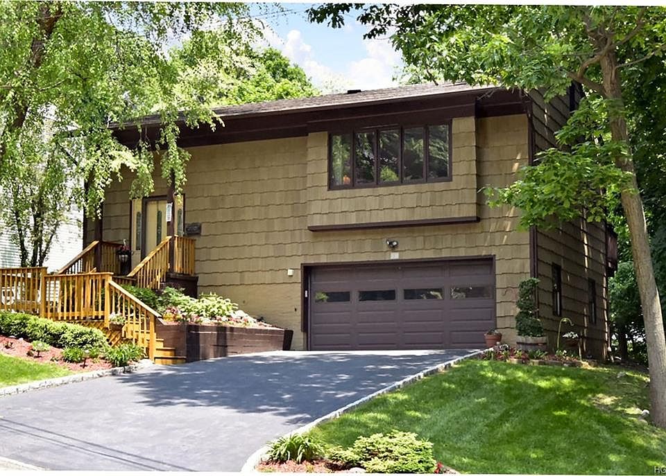1st image of 83 Hickory Hill Dr