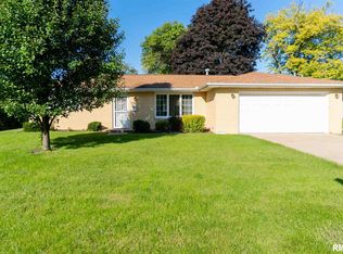 9535 N Brookview Dr, Peoria, IL 61615