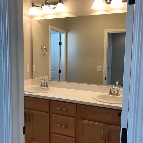 upstair full bath