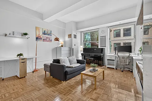 88 Greenwich St Photo 1