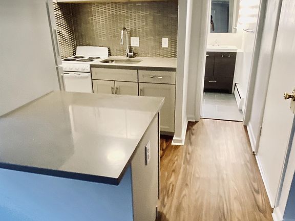 5th image of 80 S Washington St #10540571