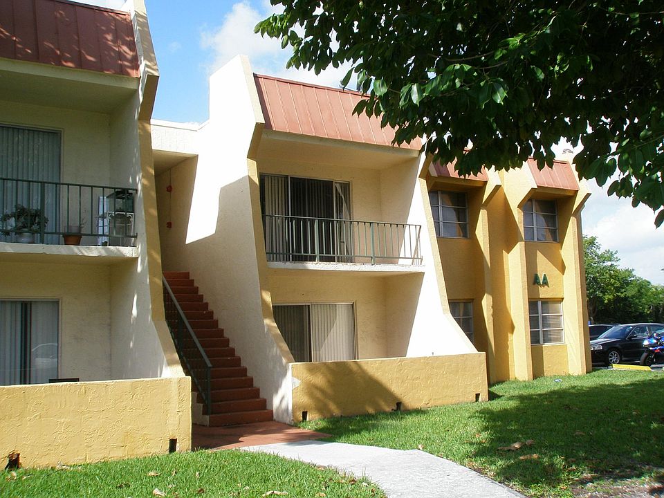 1st image of 14032 SW 90th Ave #211