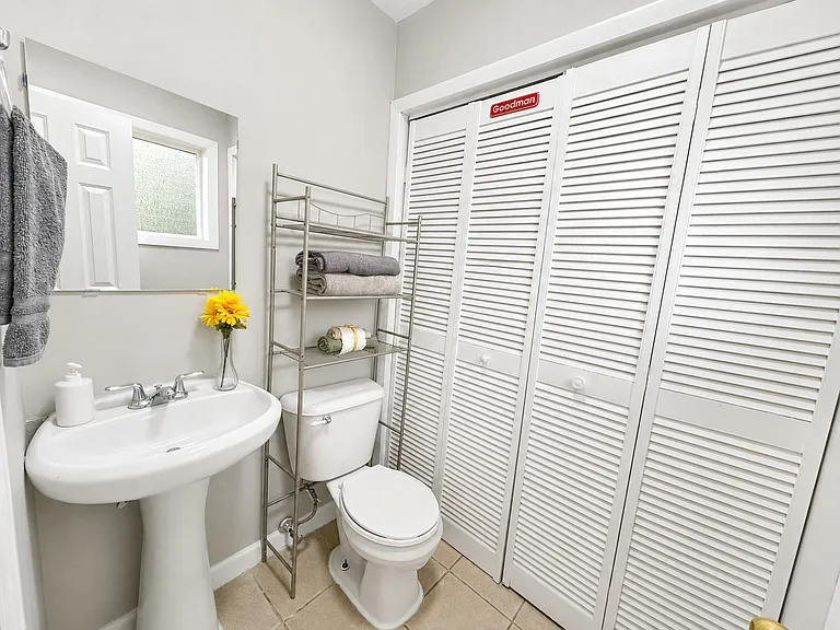 6847 Hawthorne Ln — Photo 16