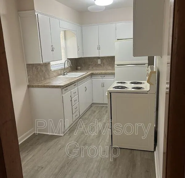 3605 SW 9th St — Photo 1