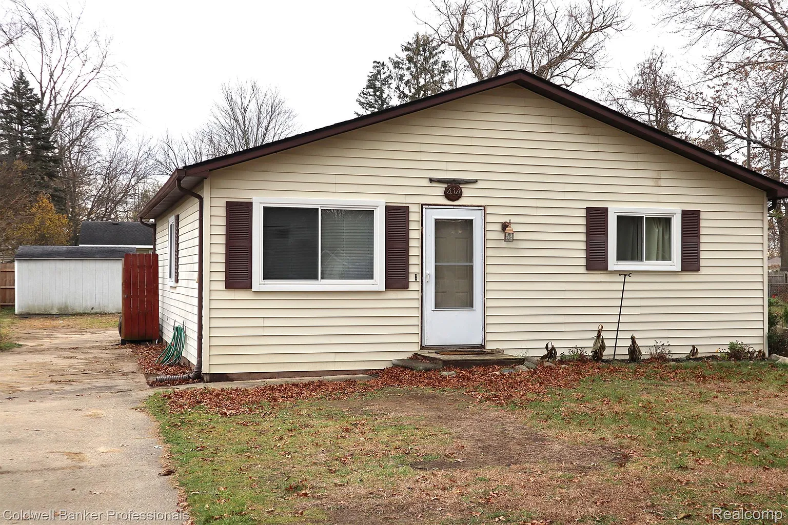 414 Lakeview St photo 1