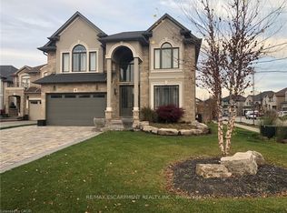 4 Raphael Ct, Hamilton, ON L9B 0C7
