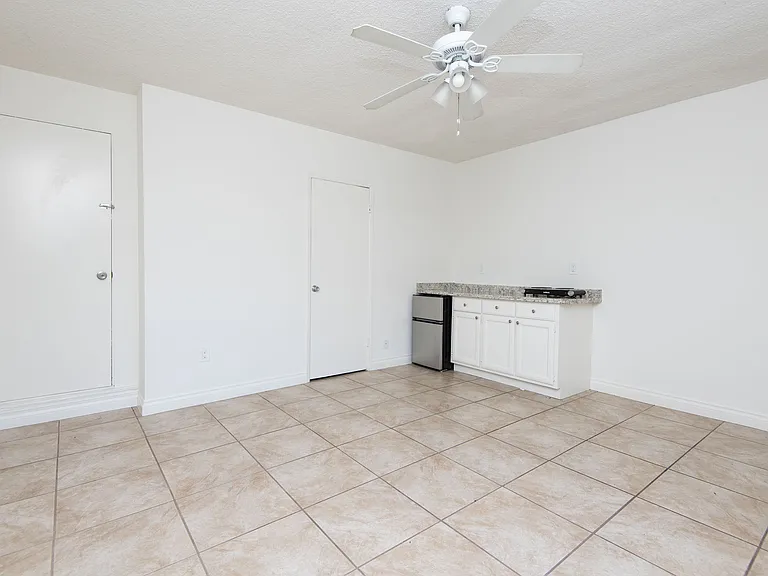3737 Midvale Ave #3A — Photo 10