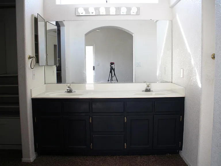 906 Desert View Dr — Photo 7