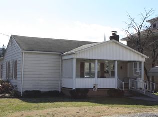 306 Greenbrier Ave, Hinton, WV 25951