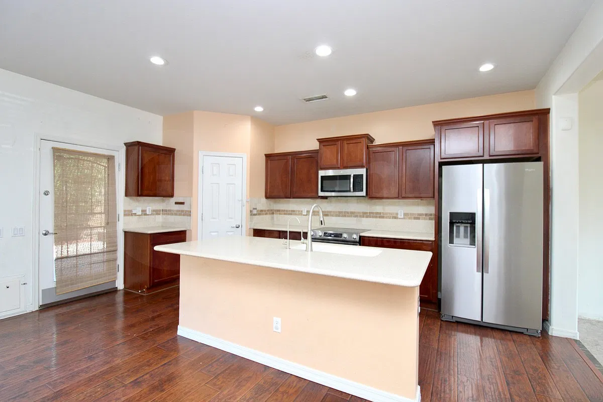 3 bed, 2.5 bath, 1909 sqft, $2,350 — Photo 4