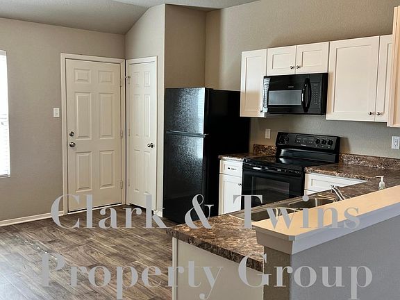 3rd image of 2955 Alderwood Dr