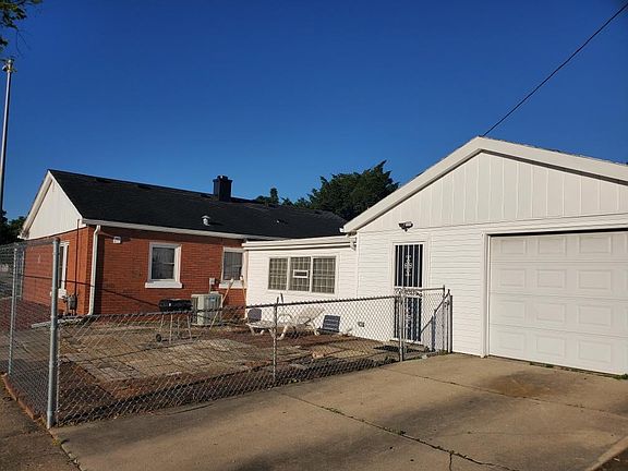 2nd image of 718 E Sibley Blvd