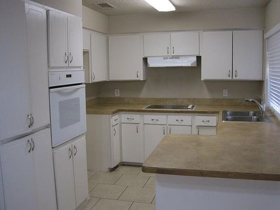 3rd image of 2509 Warwick Dr