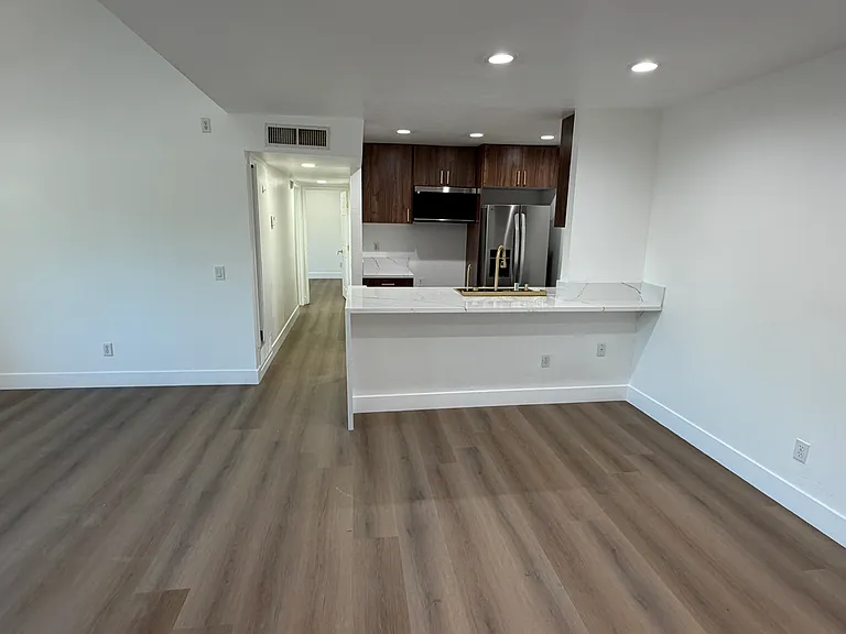 10331 Lindley Ave #209 — Photo 5