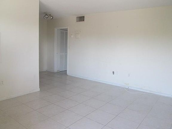 3rd image of 1975 NE 135th St APT 3M