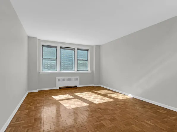 60 Knolls Crescent image 5 of 22