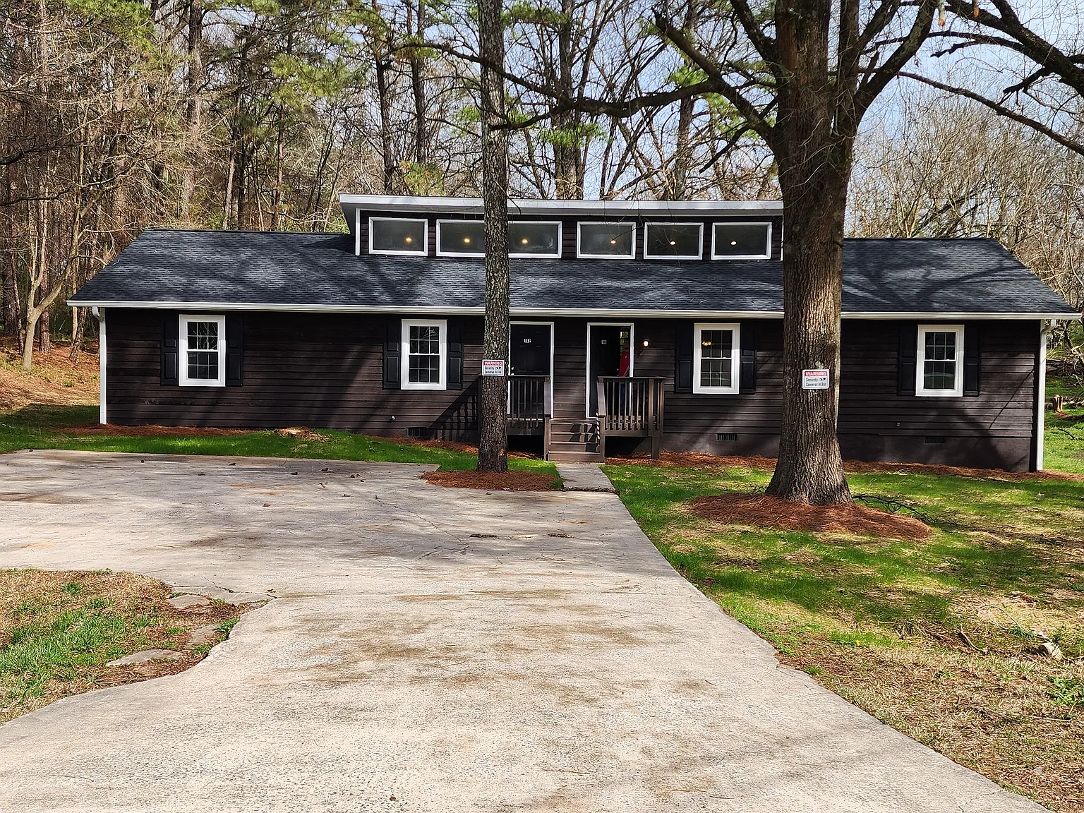 162 Ashmore Dr — Photo 2