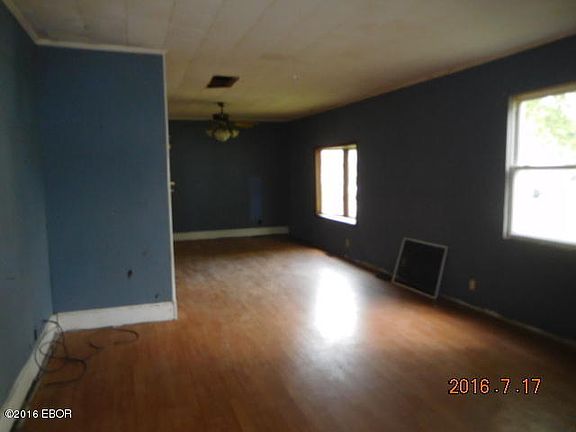 3rd image of 1921 Saline Ave