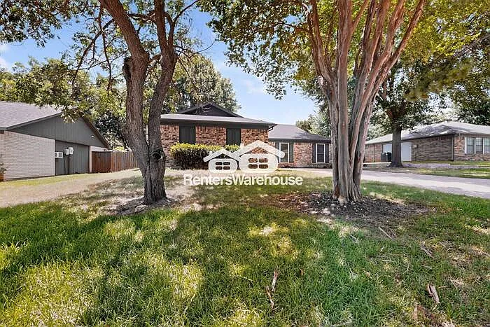 1919 Buckeye Dr — Photo 3