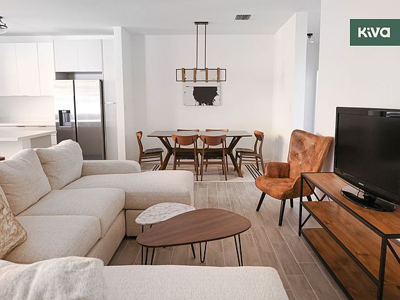 4th image of 160 NE 57th St Floor 101