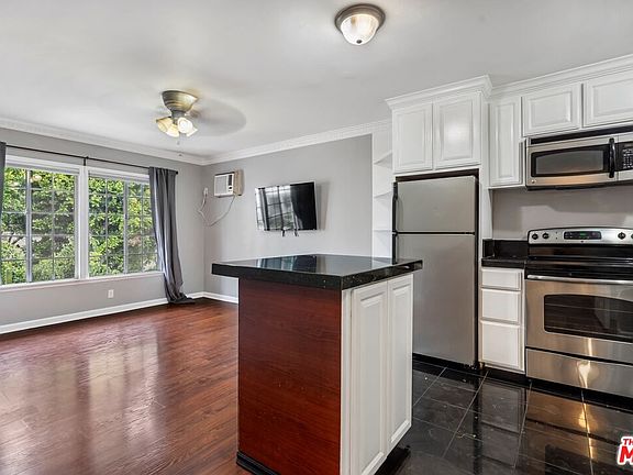 5th image of 6226 1/2 De Longpre Ave