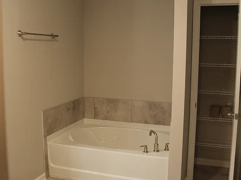 1368 Endicott Ct — Photo 39