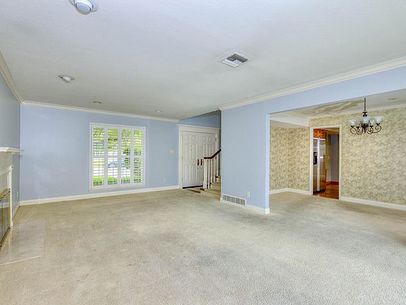 5th image of 795 Niantic Dr