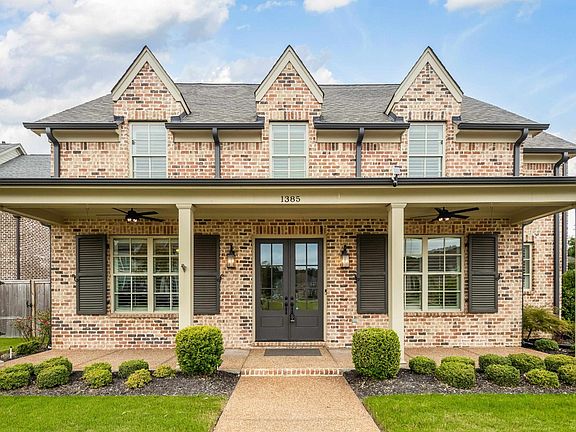 2nd image of 1385 Belfair Dr