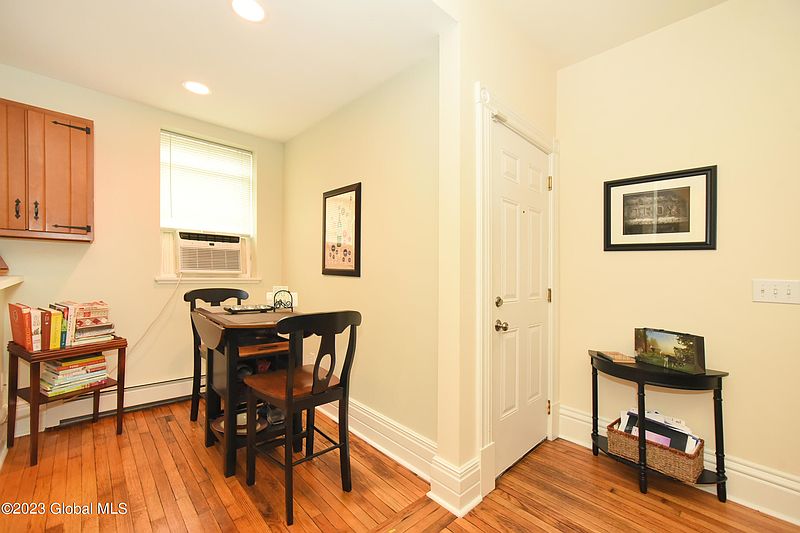 4th image of 111 Madison Street
