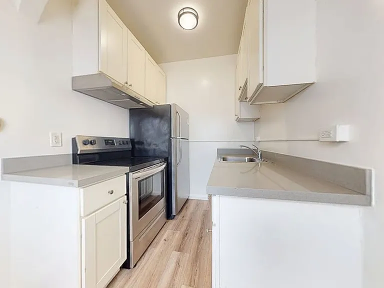 5452 Bancroft Ave — Photo 8