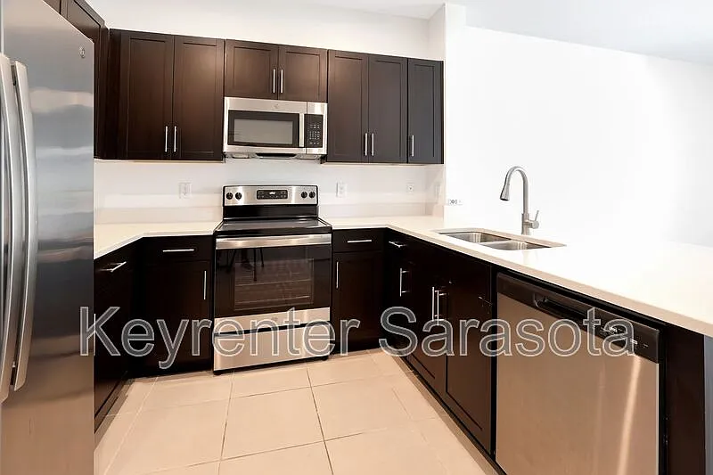 6349 Fairmont Ln