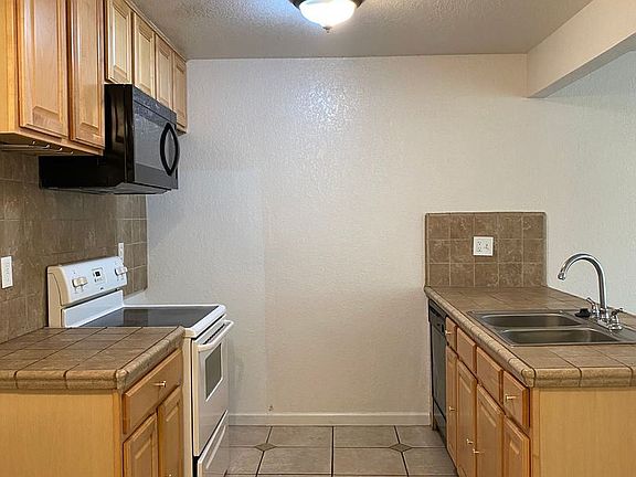 5th image of 2524 Winchester Dr #7