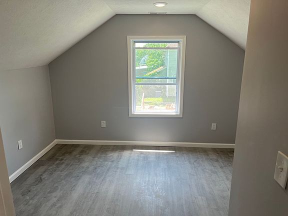 4th image of 113 W College St #2