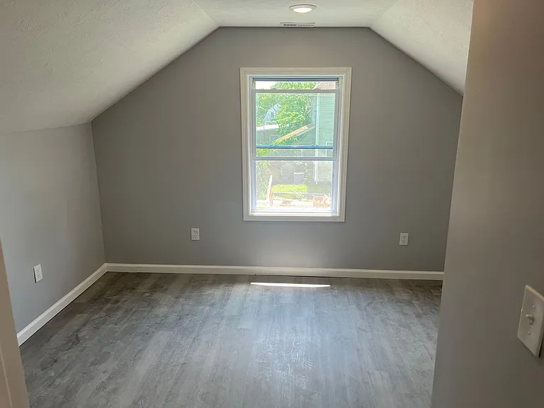 113 W College Street — Photo 4