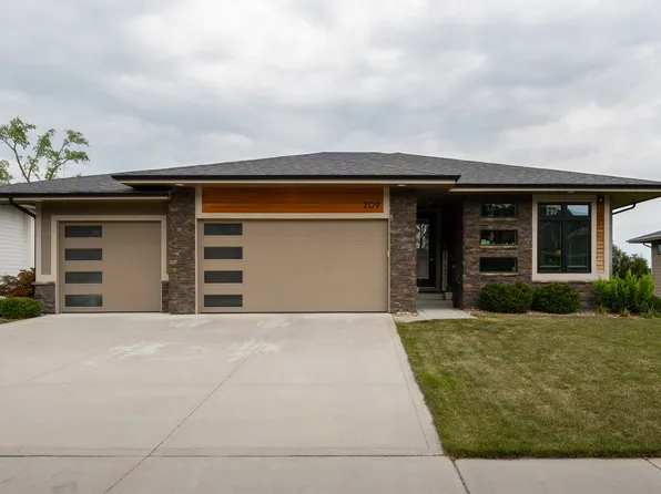 209 NE 14th Ct, Grimes, IA 50111