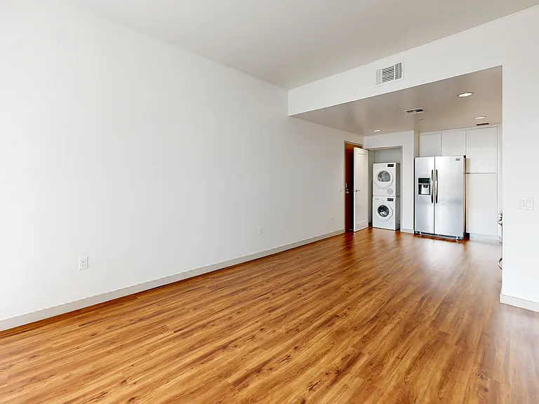 3033 Wilshire — Photo 54