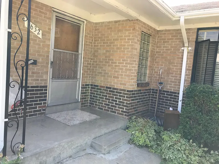 1632 Akron St — Photo 3